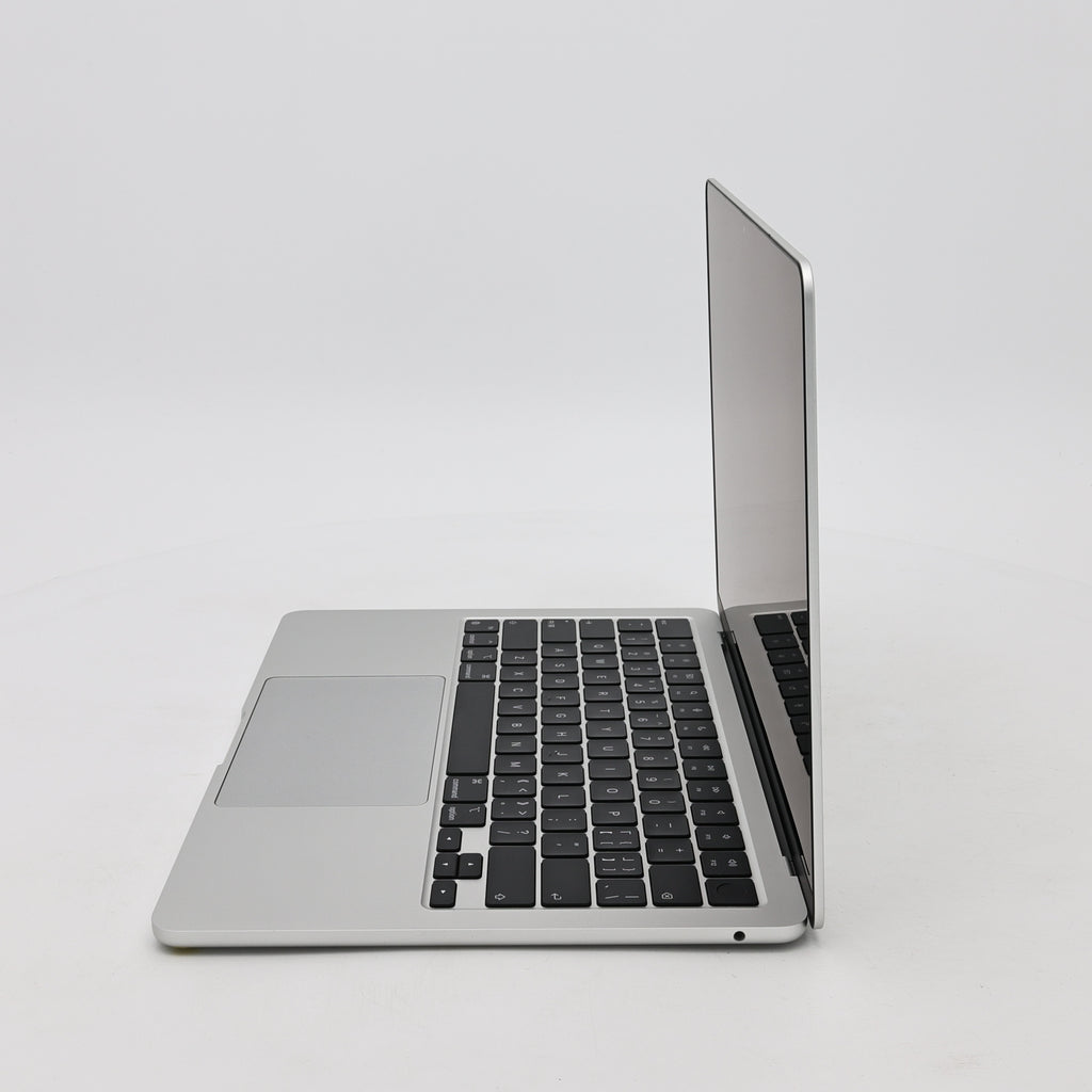 95新 Apple MacBook Air 22年 13寸 M2（8+8核） 8G RAM 256G SSD 銀色